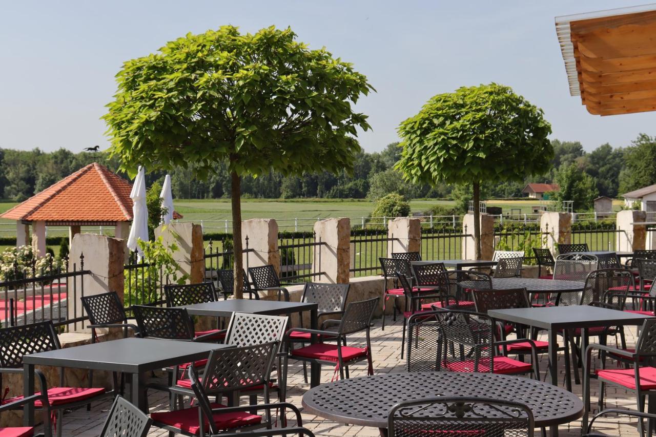 Landsteakhaus Hotell Marxheim Exteriör bild